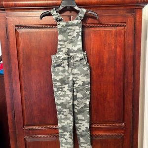 Girls Cat & Jack camouflage overalls 💚🤎